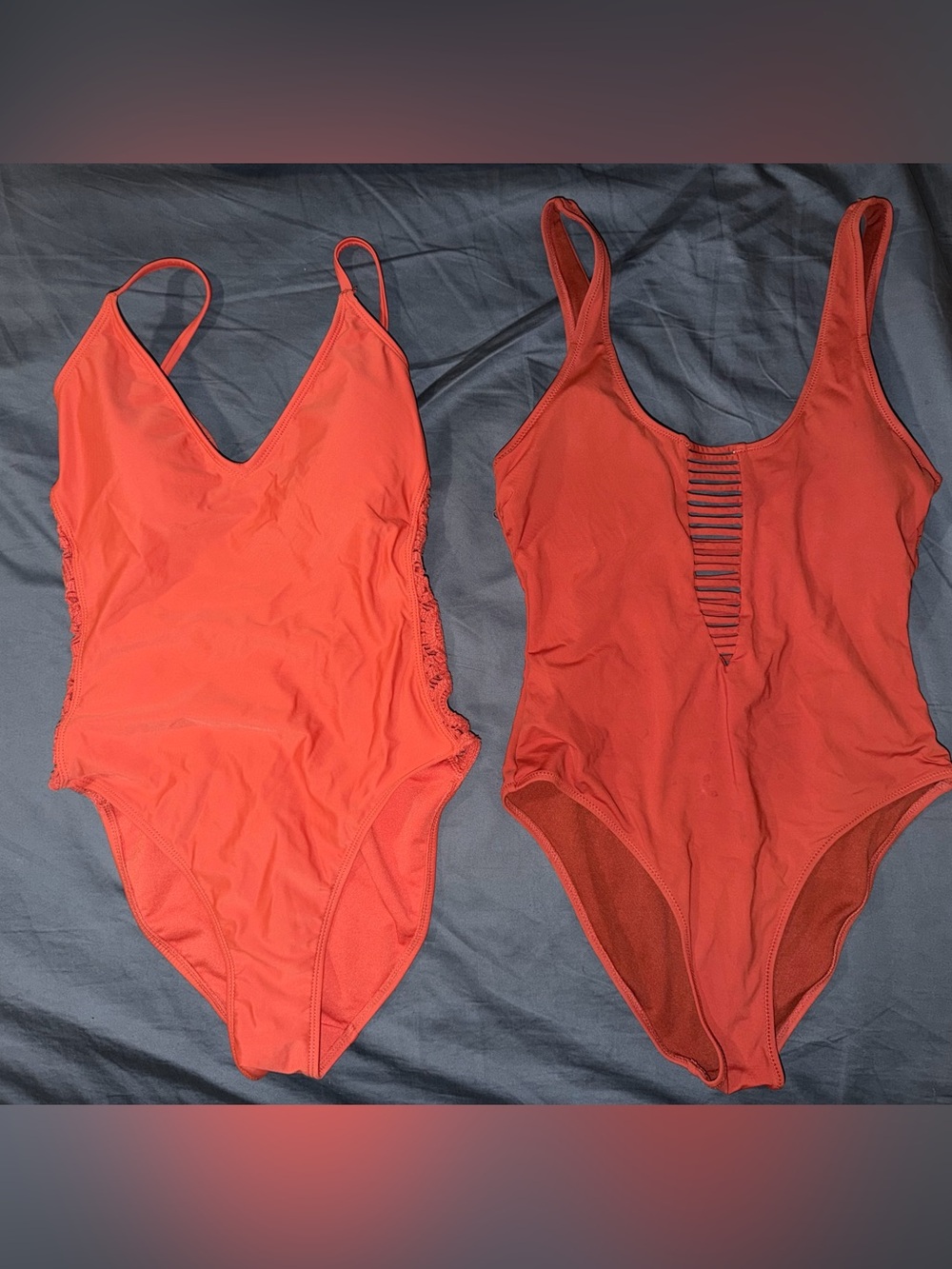 2 Bikinis